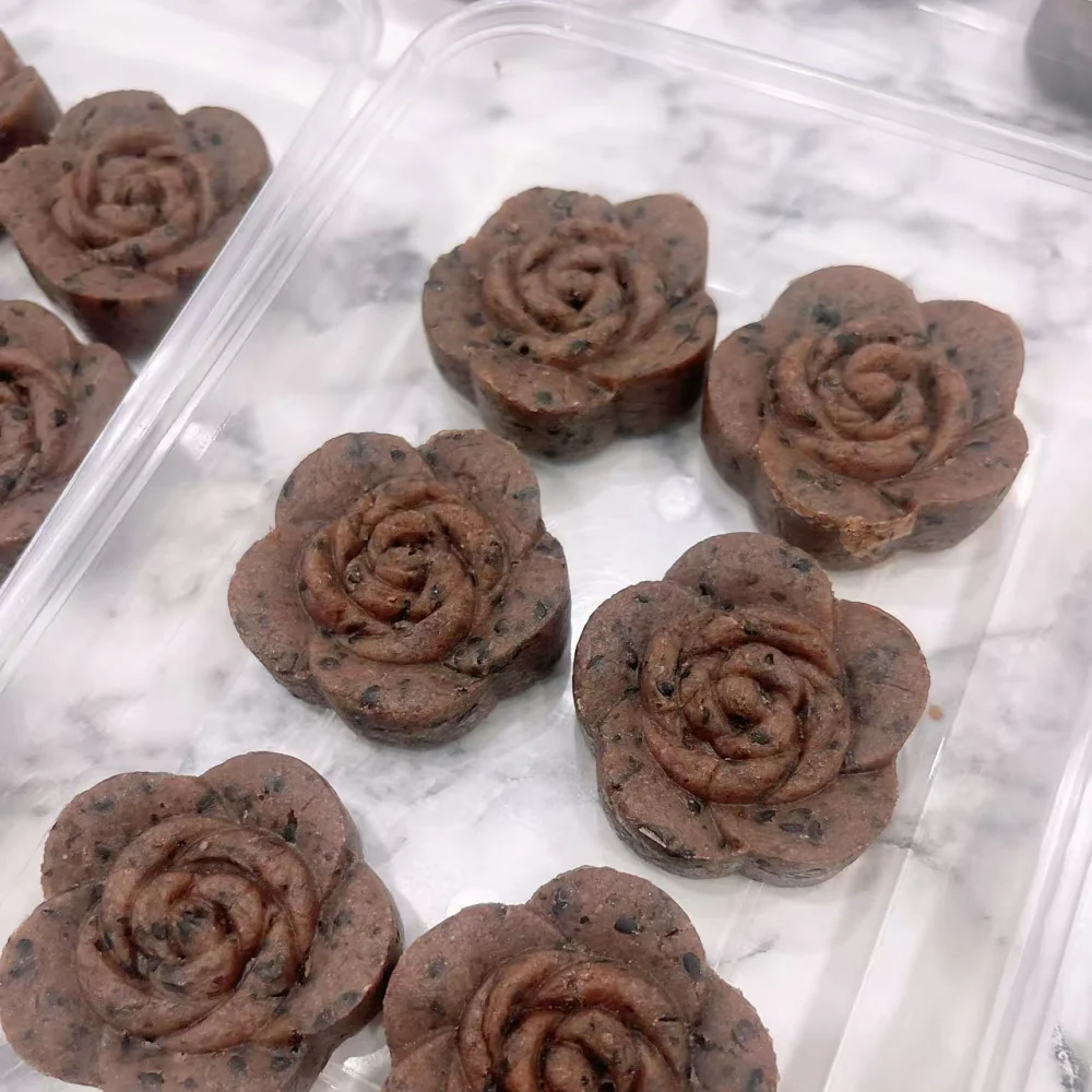 Aimeikang Frozen Poria & Job's Tears Herbal Cakes – 8 Pieces, 200g - Traditional Chinese Wellness Treat - Image 2