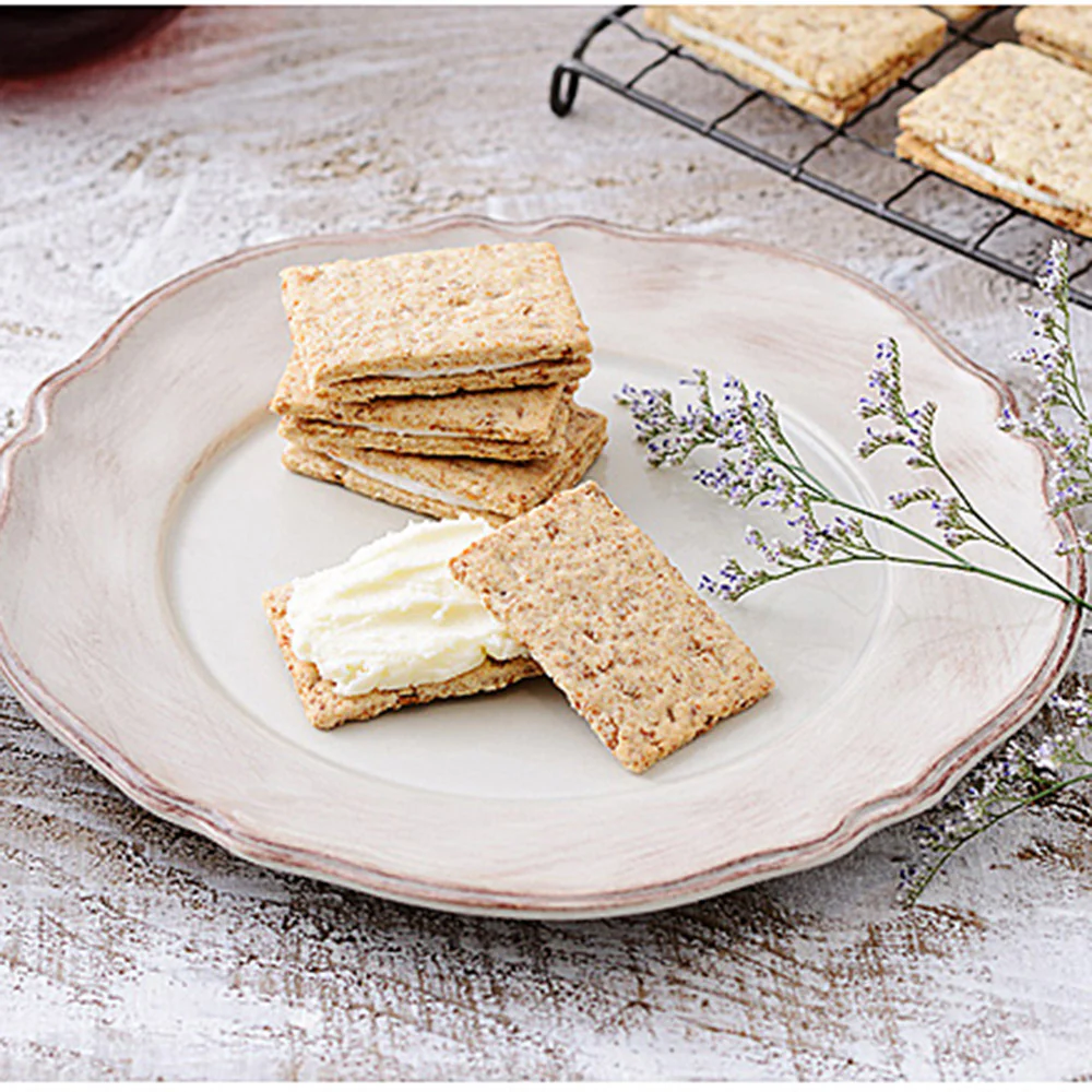 Asahi Low-Calorie Brown Rice Sandwich Crackers Cream Cheese Flavor - 4pcs 72g - Image 2