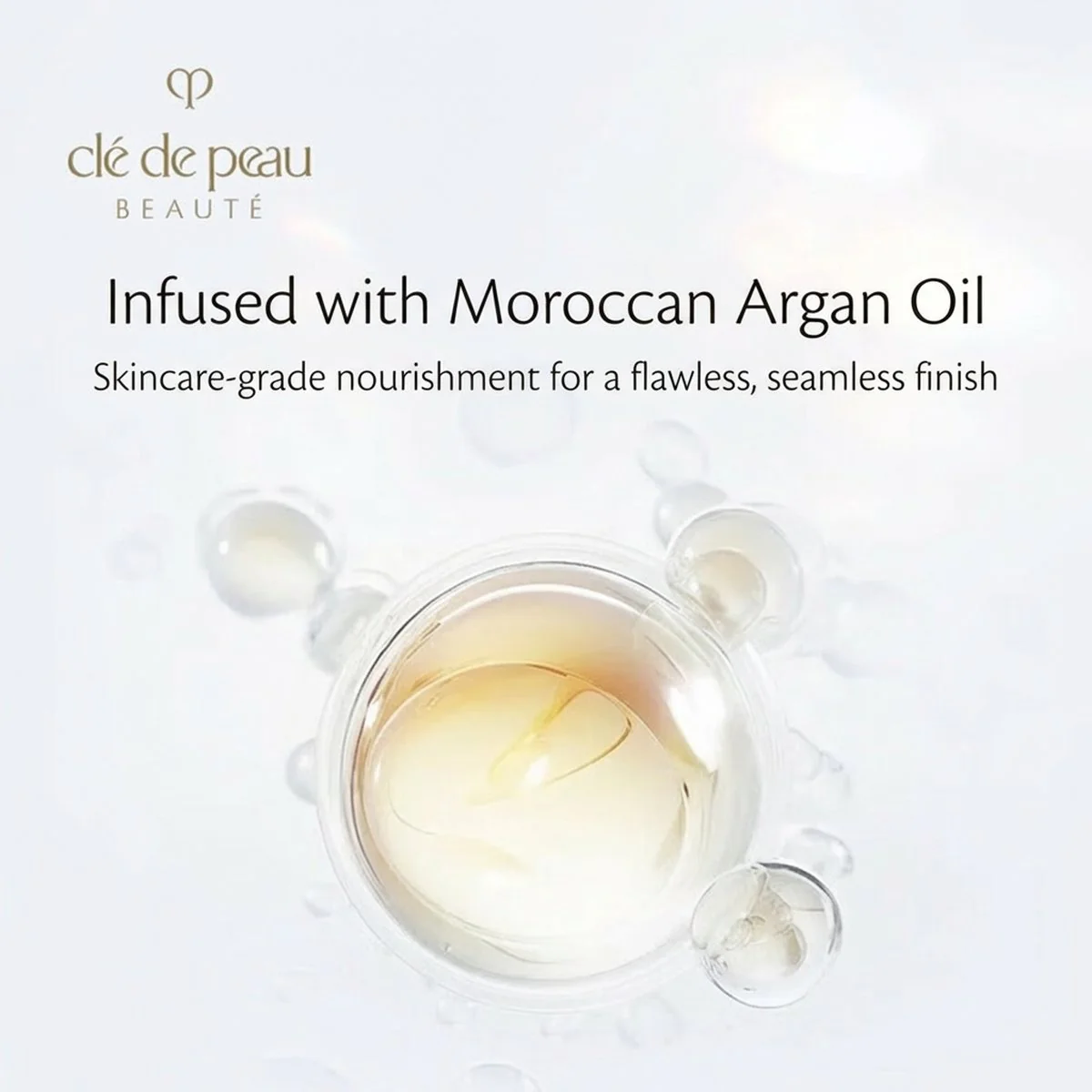 Clé de Peau Beauté Radiant Pressed Powder (Classic Compact, Japan Edition) 5g - Oil-Control Setting Powder - Image 4