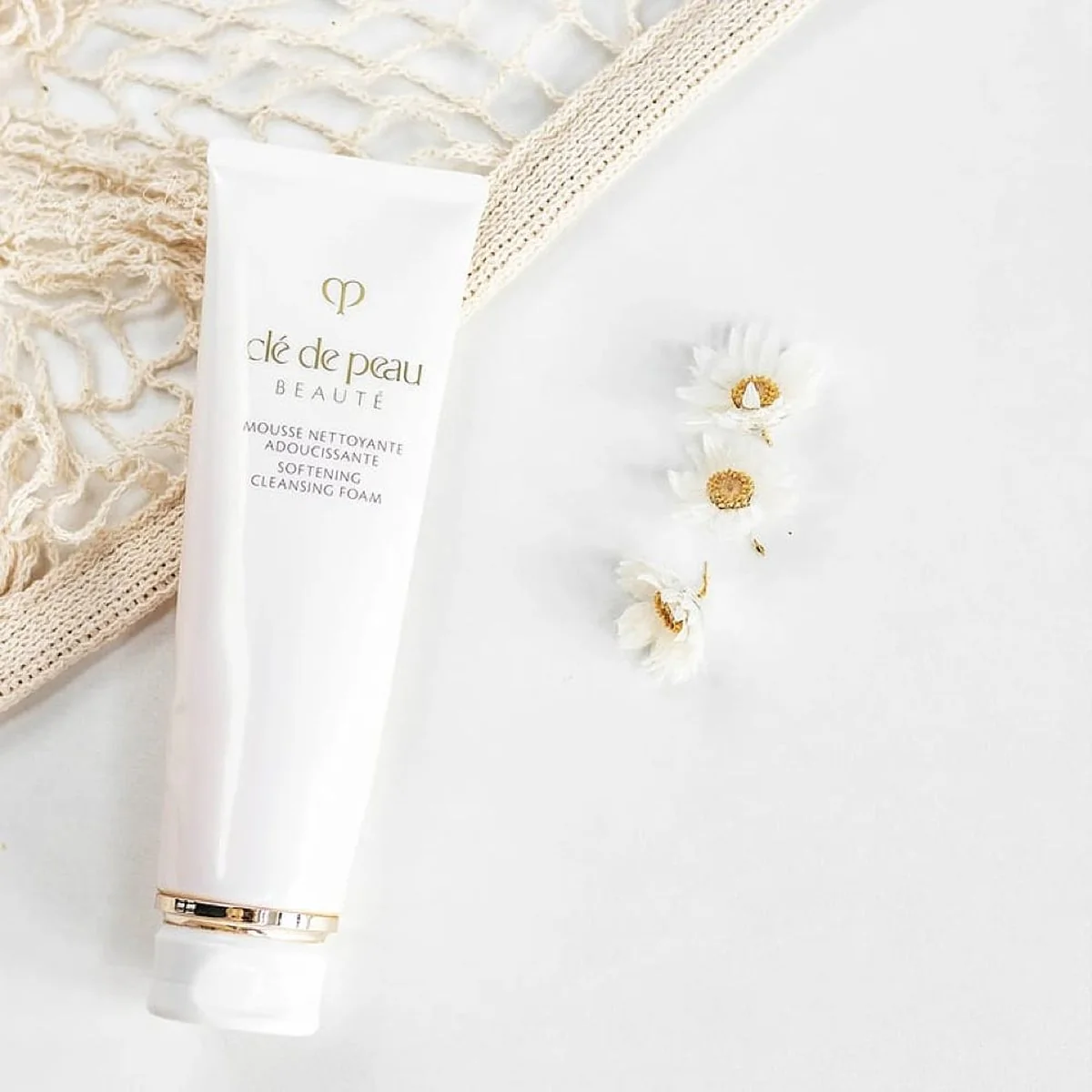 Cle de Peau Beaute Cleansing Foam (Moisturizing) 140g - Image 3
