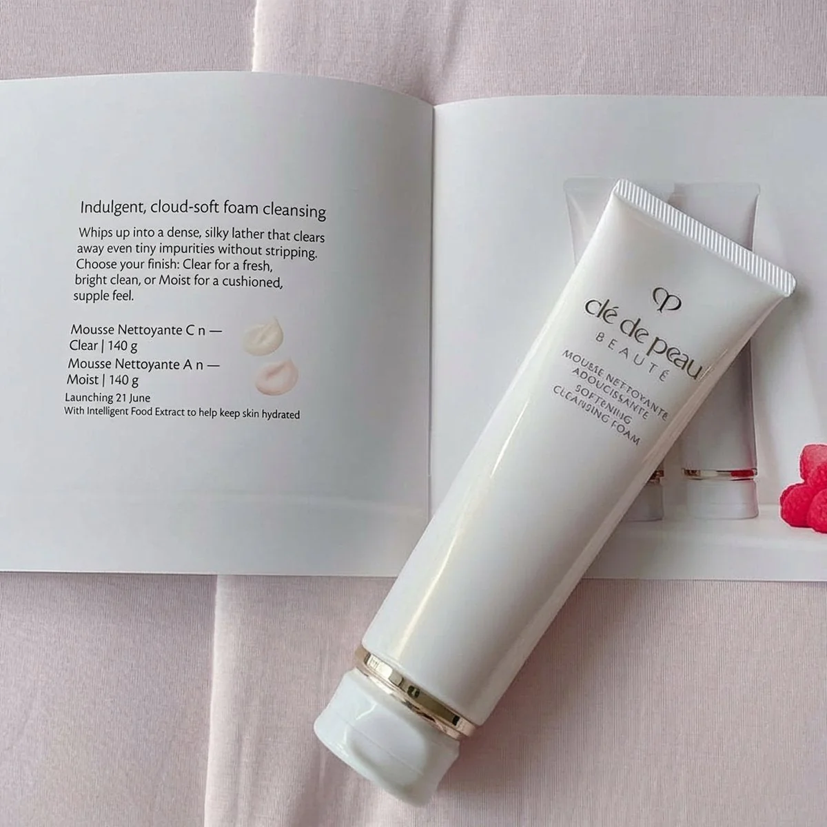 Cle de Peau Beaute Cleansing Foam (Moisturizing) 140g - Image 4