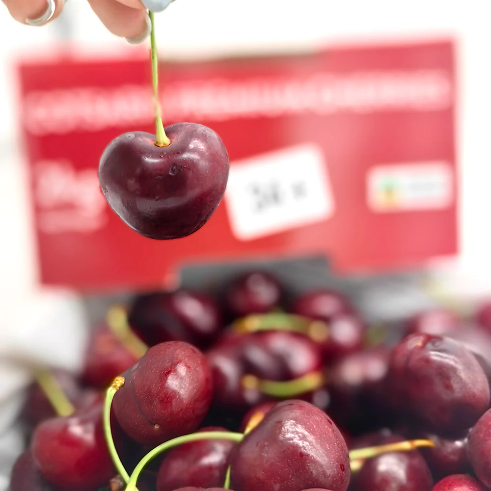 Cotsaris R.Elaine Cherries Gift Box 34mm+ - 2kg - Image 3