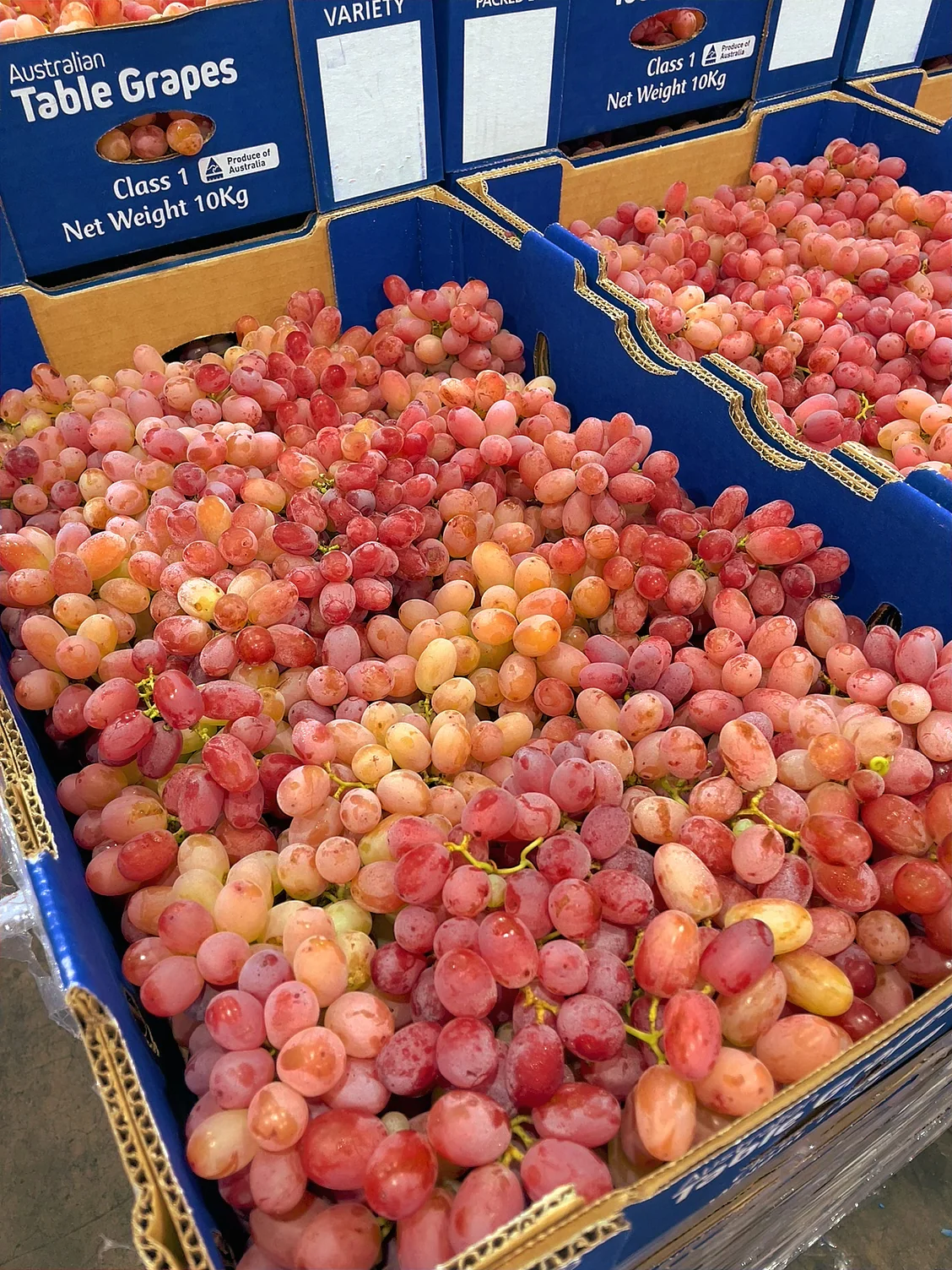 Crisp Sweet Red Grapes - 1kg - Image 2