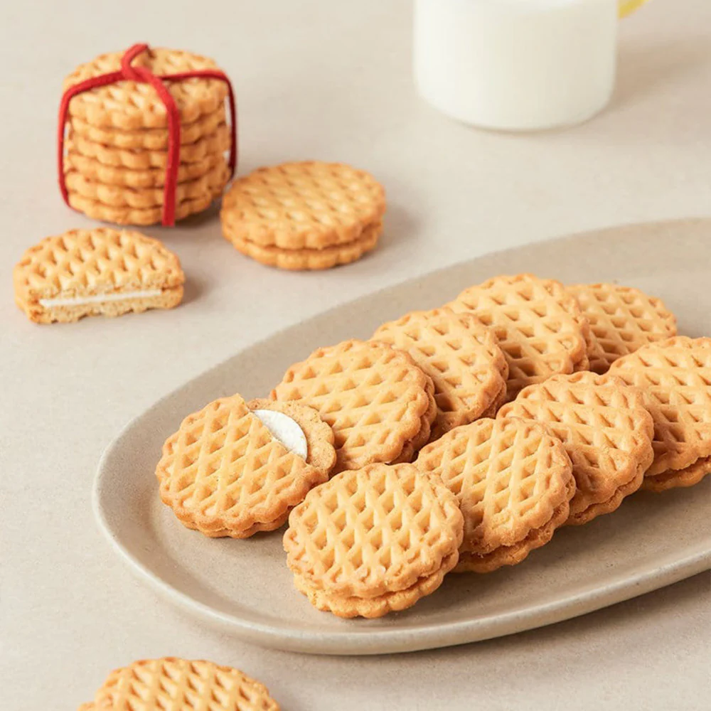 Crown Apple Waffle Sandwich Biscuits 91g - Image 2