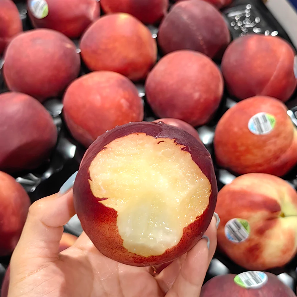 Cutri Fruit Zee Sweet White Peaches - Large, 4 Pieces - Image 2