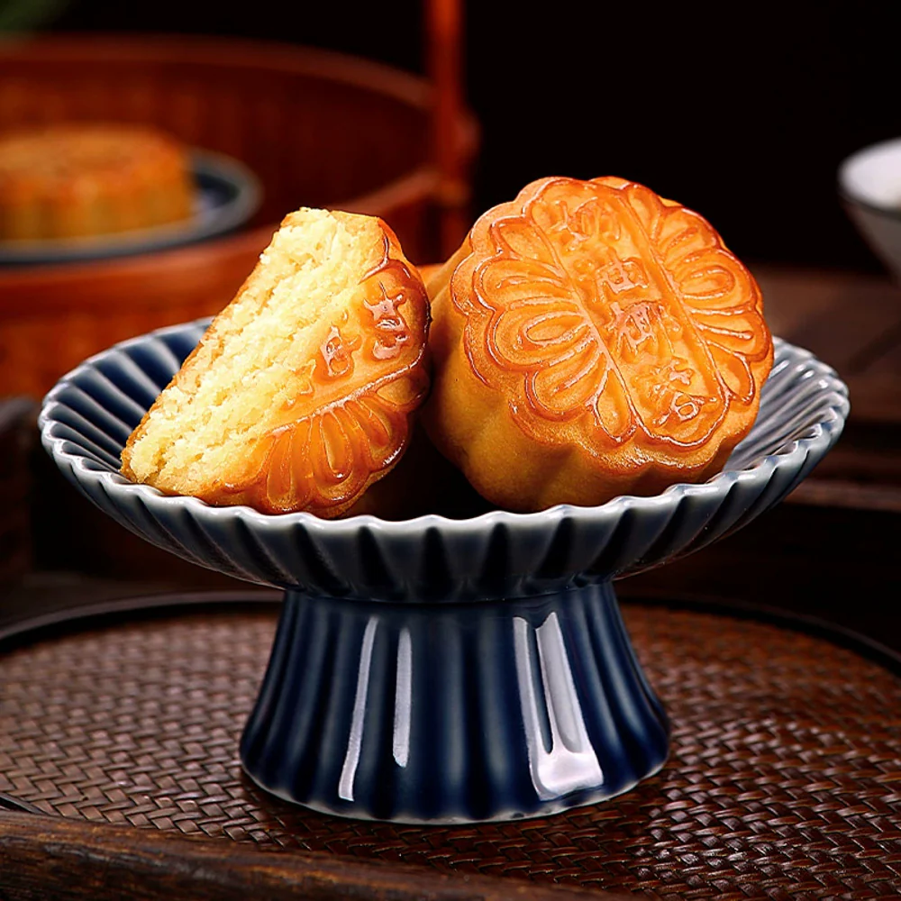 Daoxiangcun Festive Reunion Mooncake Gift Box – 12 Pieces, 600g - Assorted Traditional Baked Mooncakes - Image 4