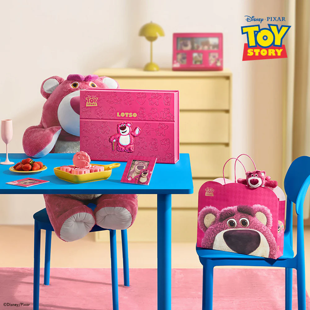 Disney Lotso Strawberry Mooncake Gift Box - 8 Pieces, 480g - Image 2