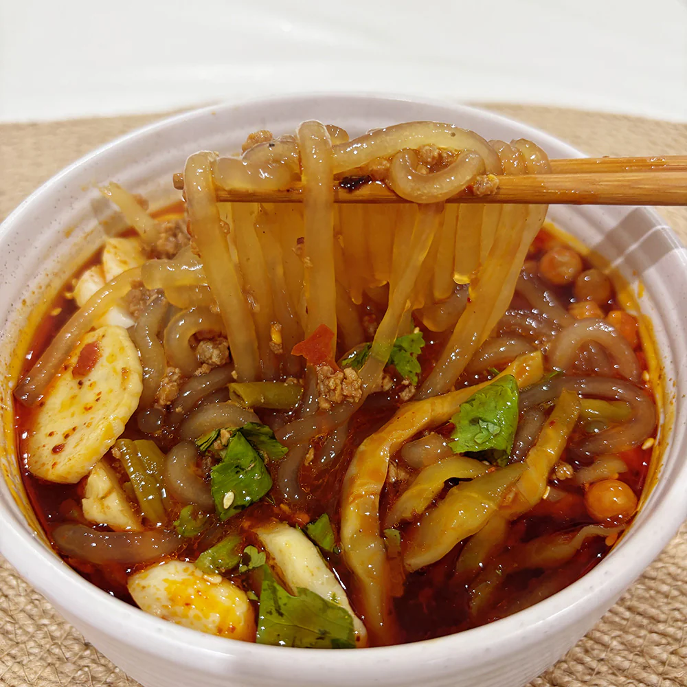 DuoLe Kitchen Mixed Sauce Hot and Sour Noodles - 320g - Image 2