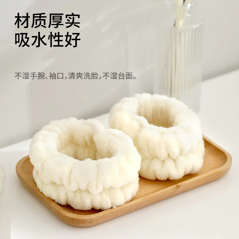 Fasola Face Washing Wristbands - White, 2 Pieces - Image 2