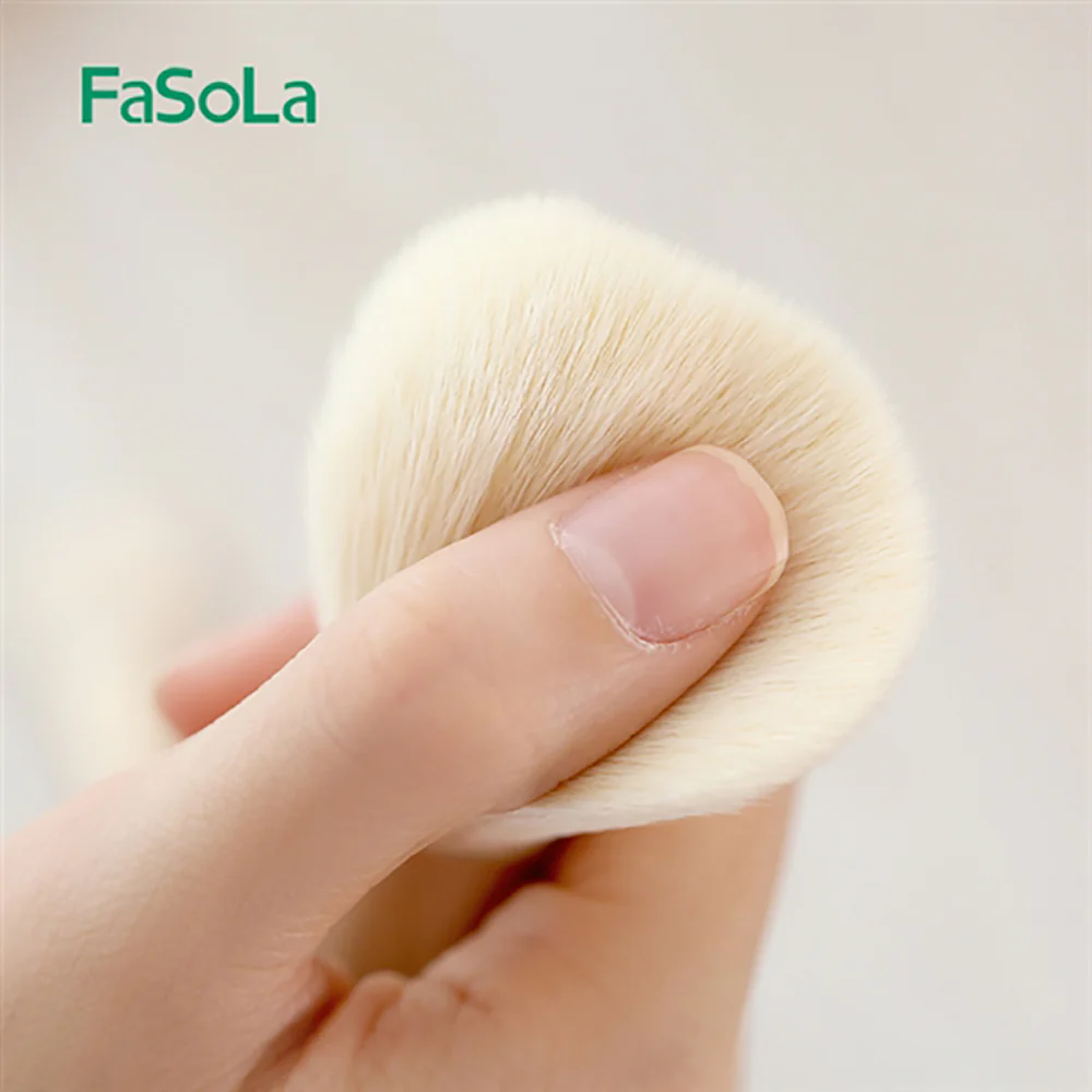 FaSoLa Makeup Brush Set with Pouch - 4 Pieces, White - Image 4