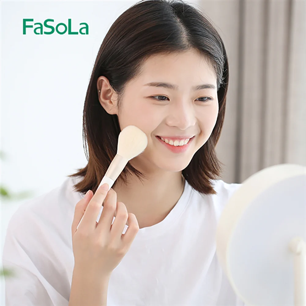 FaSoLa Makeup Brush Set with Pouch - 4 Pieces, White - Image 5