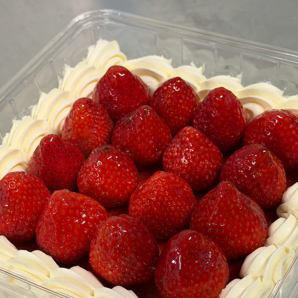 Fine Dessert Sydney Fresh Strawberry Cake – 7-Inch - Image 2