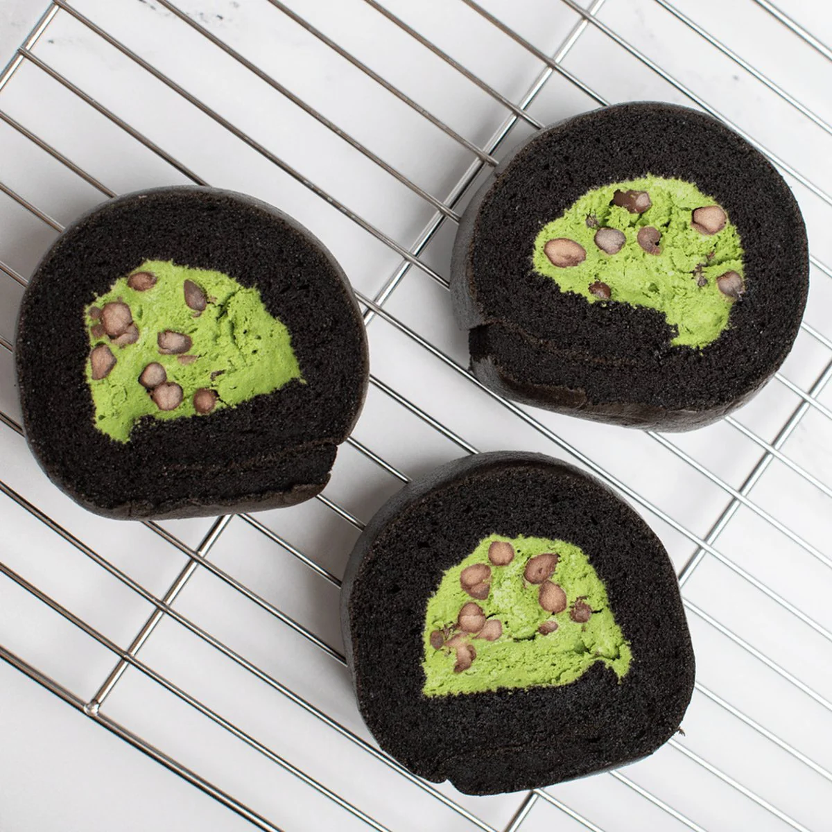 Freshippo Bakery Black Matcha & Red Bean Roll Cake 330g - Image 3