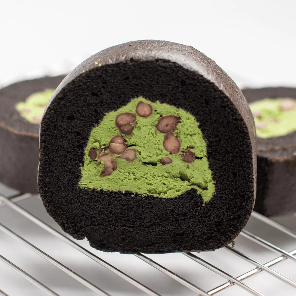 Freshippo Bakery Black Matcha & Red Bean Roll Cake 330g - Image 5