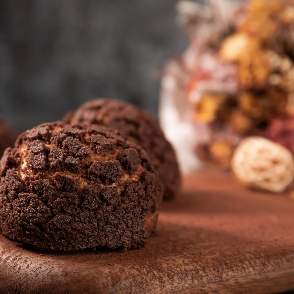 Frozen Chocolate Cream Puffs (Choux) with Crunchy Cookie Crust – 6 Pieces, 360g - Image 2