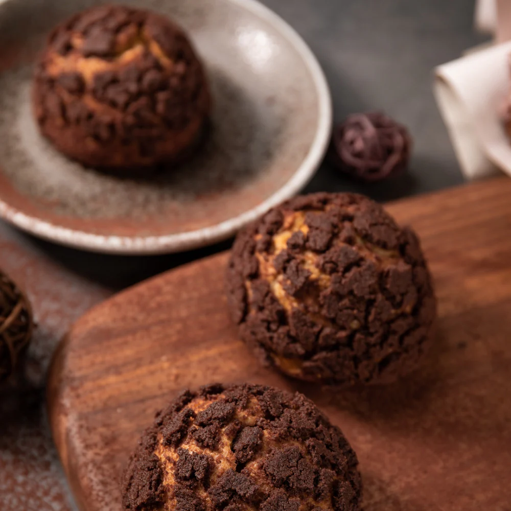 Frozen Chocolate Cream Puffs (Choux) with Crunchy Cookie Crust – 6 Pieces, 360g - Image 4