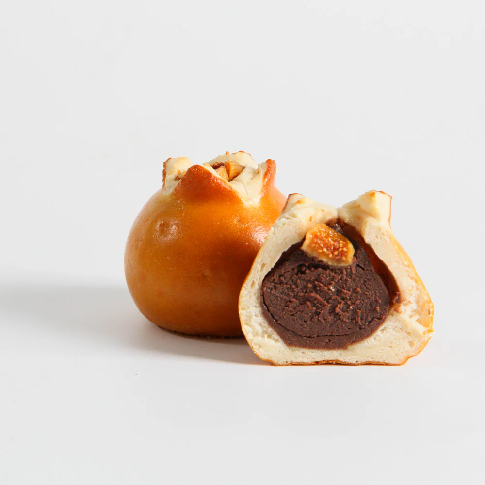 Frozen Chocolate & Fig Pretzel Bun 105g - Image 2