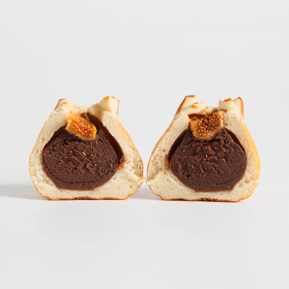 Frozen Chocolate & Fig Pretzel Bun 105g - Image 3