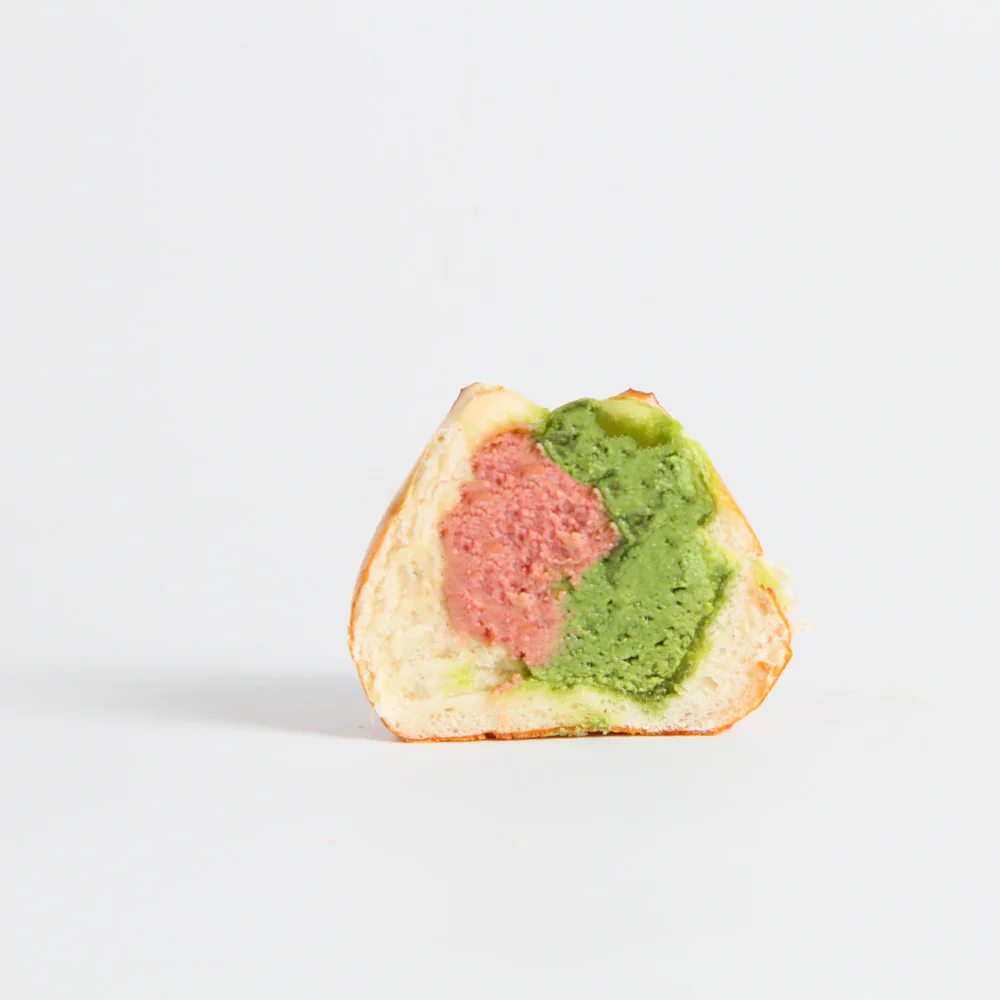 Frozen Strawberry & Matcha Sweet Bun 105g - Image 3