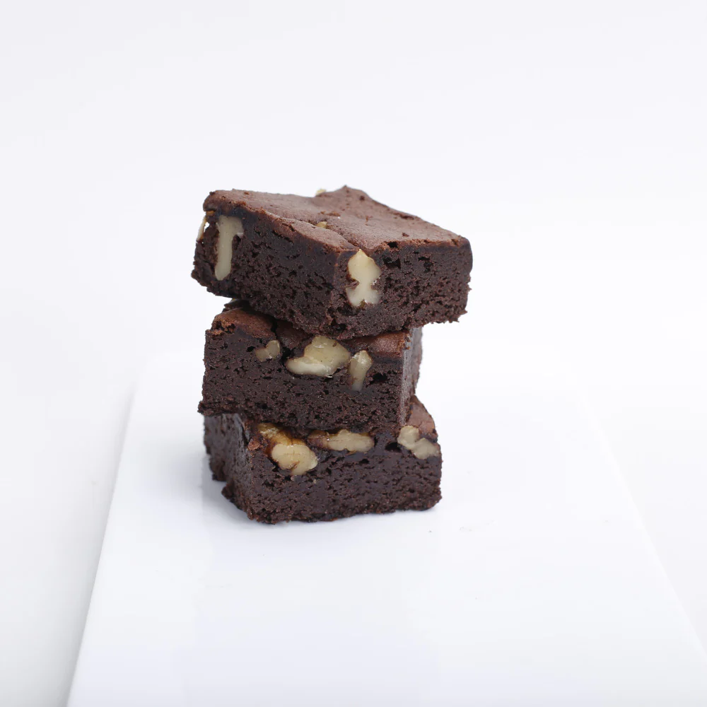 Frozen Walnut Chocolate Brownies – 4 Pieces, 135g - Fudgy Dessert Squares Ready to Heat & Serve - Image 4