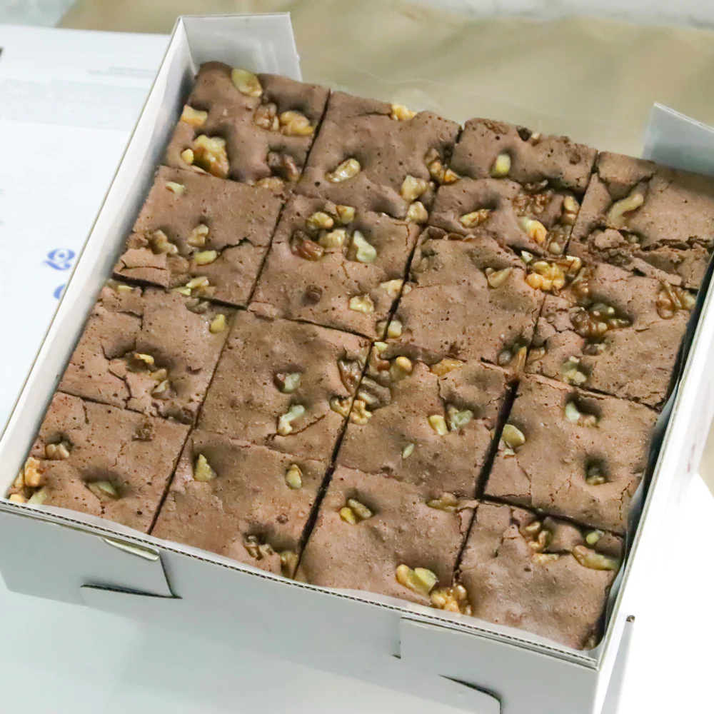 Frozen Walnut Chocolate Brownies – 4 Pieces, 135g - Fudgy Dessert Squares Ready to Heat & Serve - Image 5