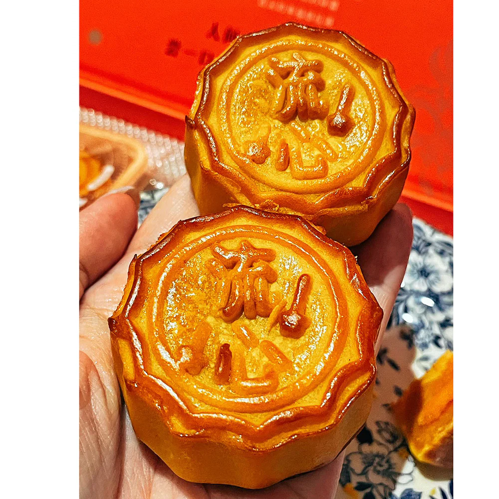G-lab Premium Black Truffle & Custard Mooncake Gift Box 6 Pieces 360g - Image 3