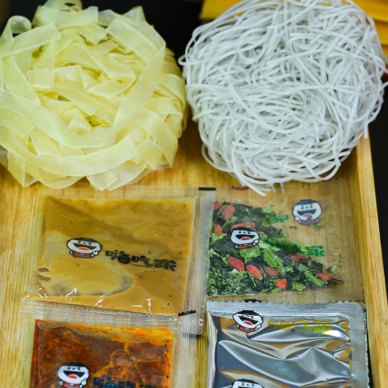 Haichijia Spicy Beef Flavor Instant Pot Noodles & Vermicelli - 156g - Image 4