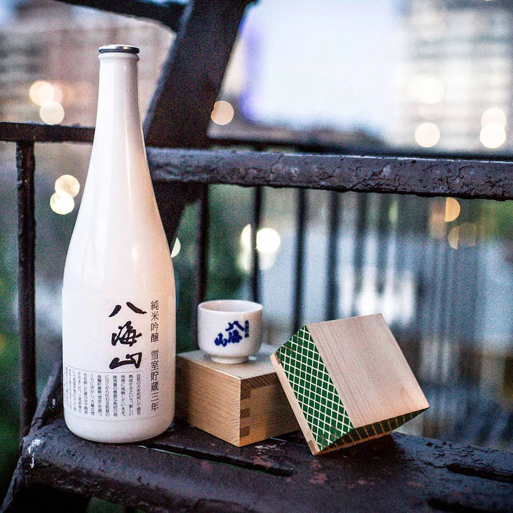 Hakkaisan Junmai Daiginjo 3-Year Aged Sake 17% - 720ml - Image 2