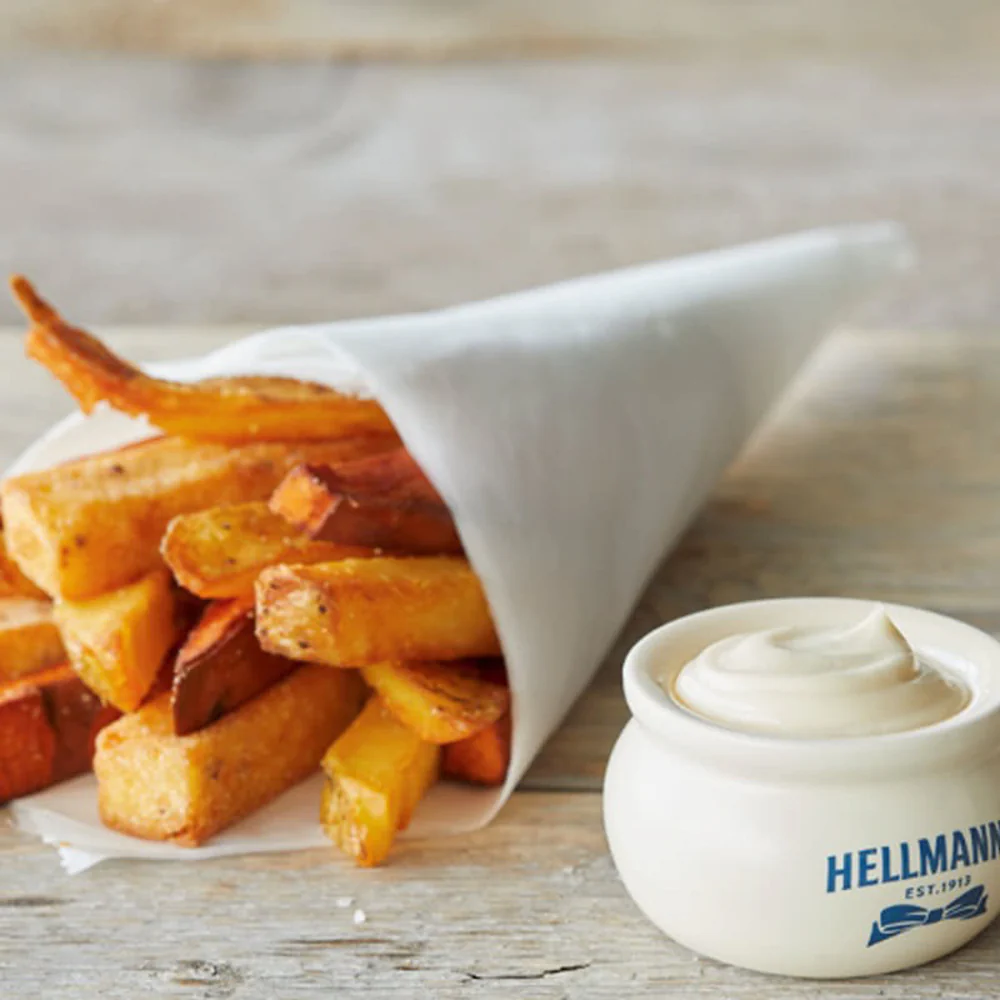 Hellmann's Light Mayonnaise Squeeze Bottle 750ml – Reduced-Fat Egg Mayo Spread, 100% Recycled Bottle - Image 2
