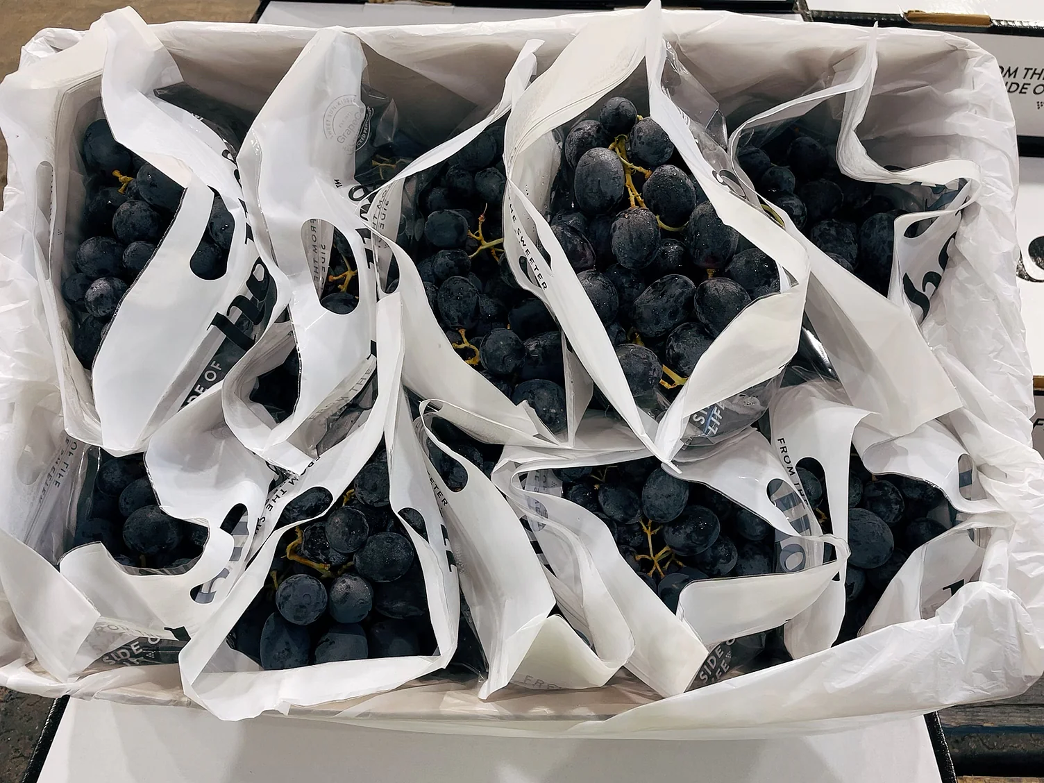 Hello Adora Sweet Juicy Black Grapes - 900g - Image 4