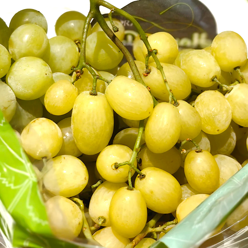 Honey Pop White Seedless Table Grapes - 1kg - Image 2