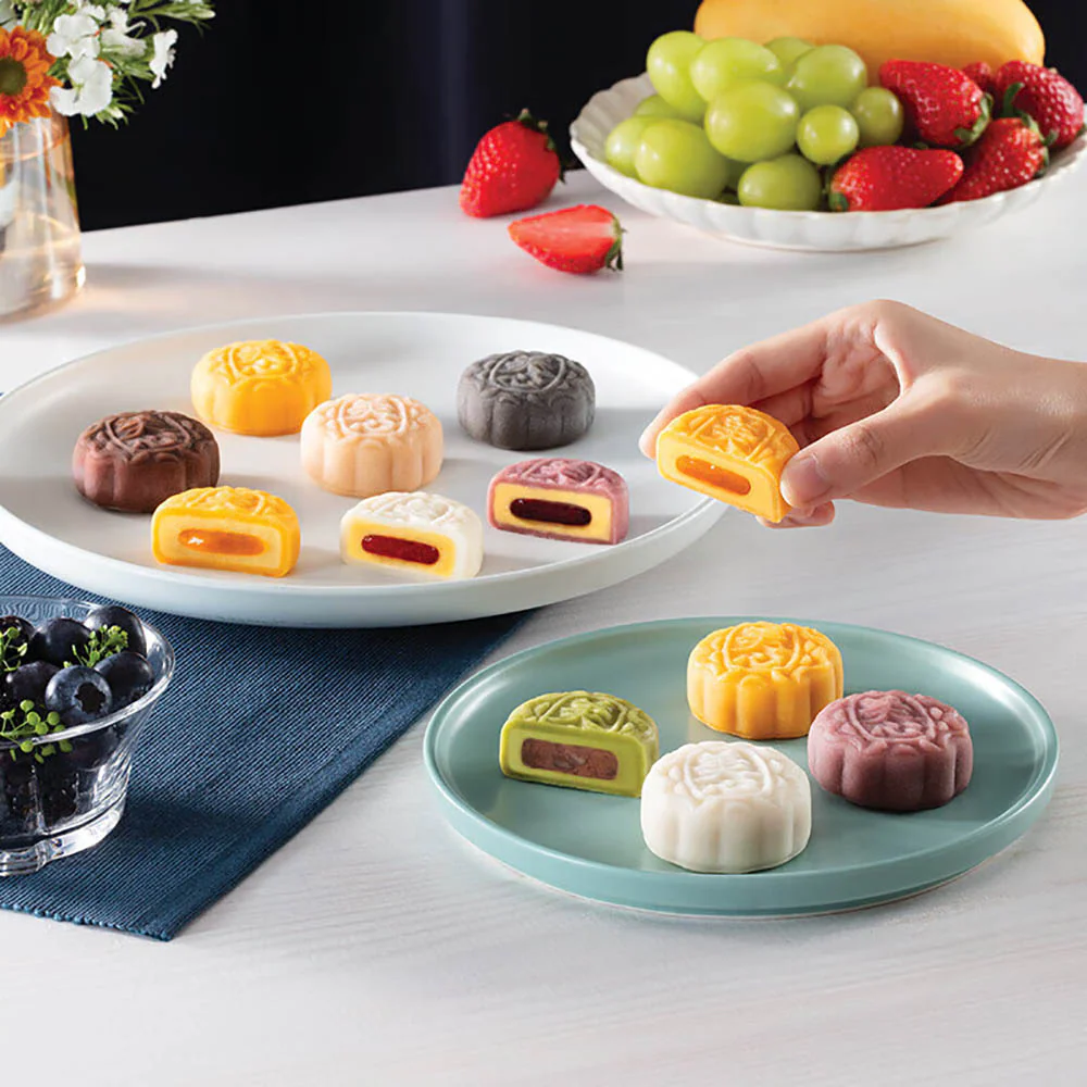 Hong Kong Maxim's Frozen Snowy Mooncakes Dessert Gift Box - 4 Flavors, 4 Pieces, 120g - Image 3