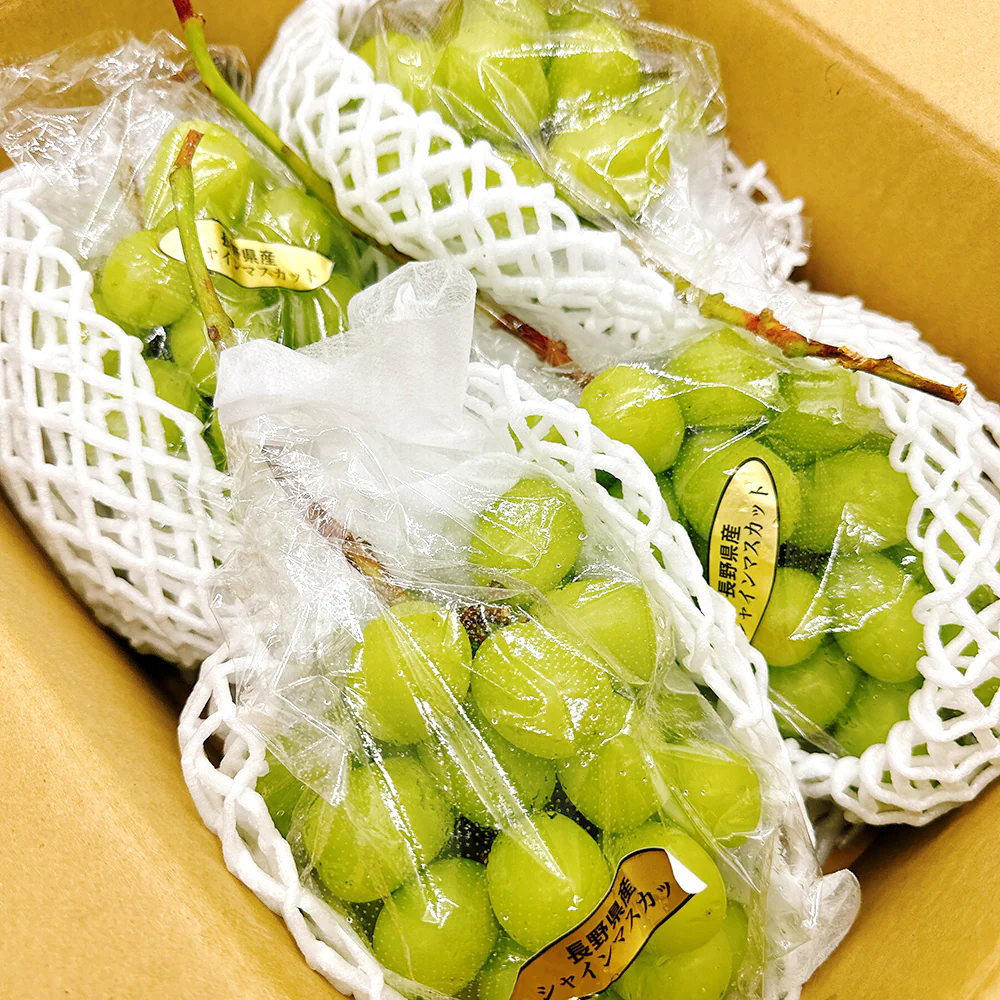 Japanese Shine Muscat Grapes - 500g, 1 Bunch - Image 4