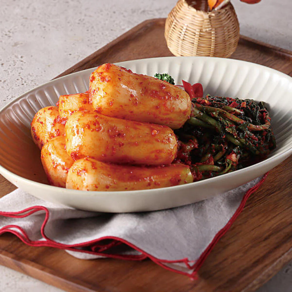 Jongga Ponytail Radish Kimchi (Chonggak Kimchi), 1kg (35 oz) – Crunchy & Spicy Korean Fermented Radish - Image 2