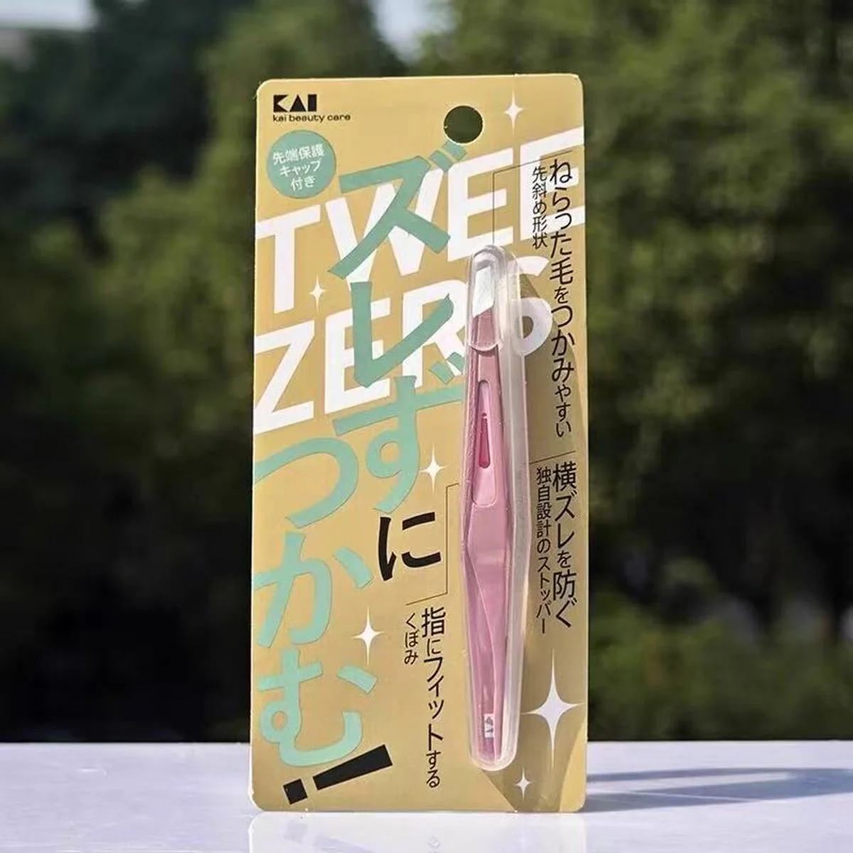 KAI Precision Slant-Tip Eyebrow Tweezers – Pink - Image 4