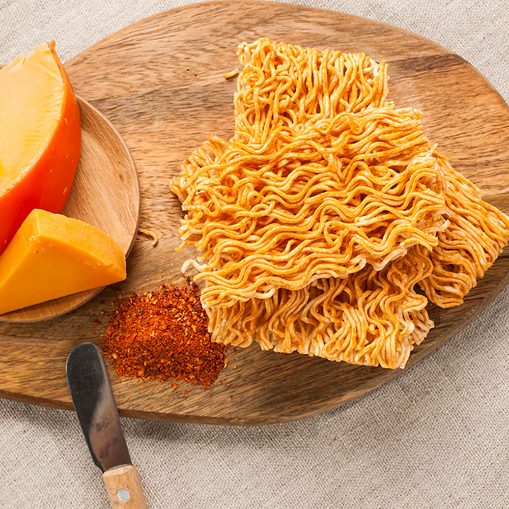 Kang Shi Fu Crunchy Noodles Cheese Turkey Flavor - 33g - Image 3