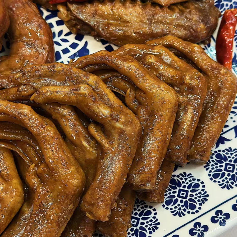 Lao Hankou Spicy Soy-Braised Duck Neck & Wing Assortment (Frozen) – 1kg - Image 3