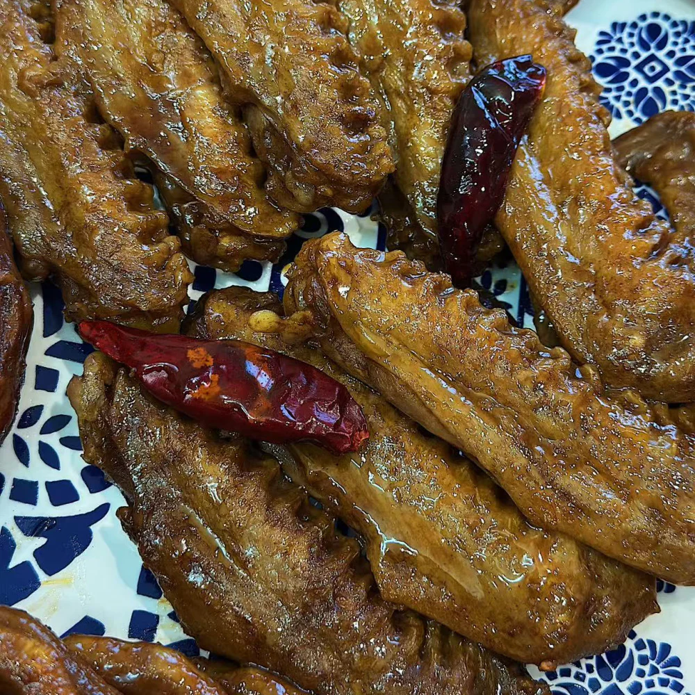 Lao Hankou Spicy Soy-Braised Duck Neck & Wing Assortment (Frozen) – 1kg - Image 4