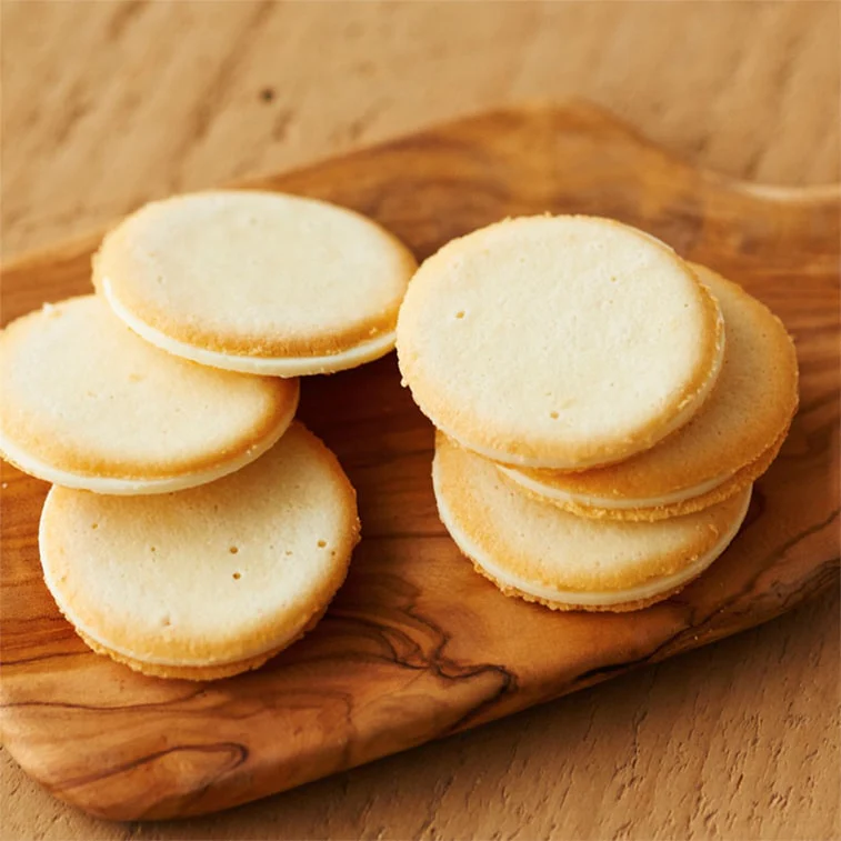 LeTAO Otaru Rich Cheese Cookies with White Chocolate Cheese Filling - 10 Pieces, 95g - Image 2