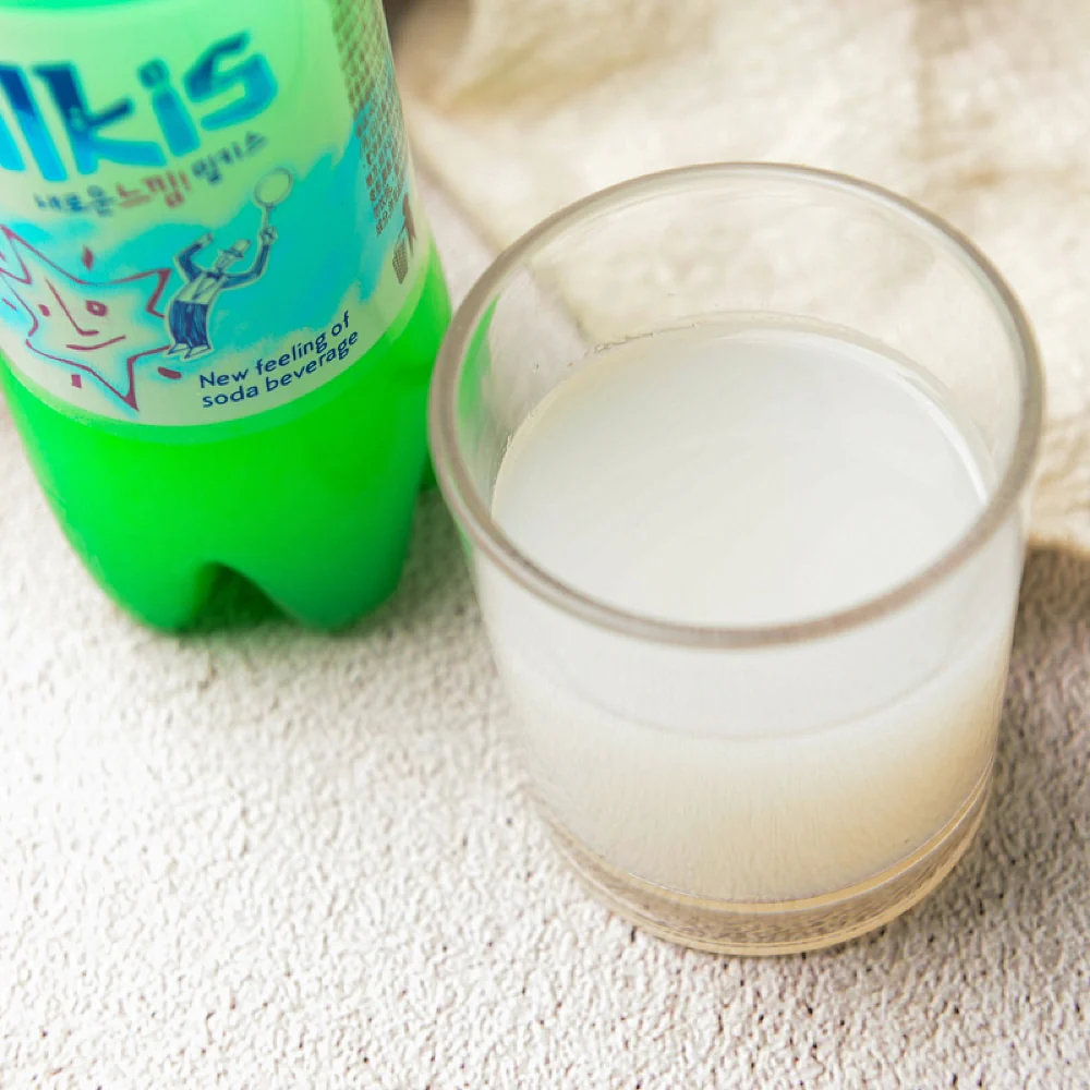 Lotte Milkis Carbonated Yogurt Drink - 1.5L - Image 4