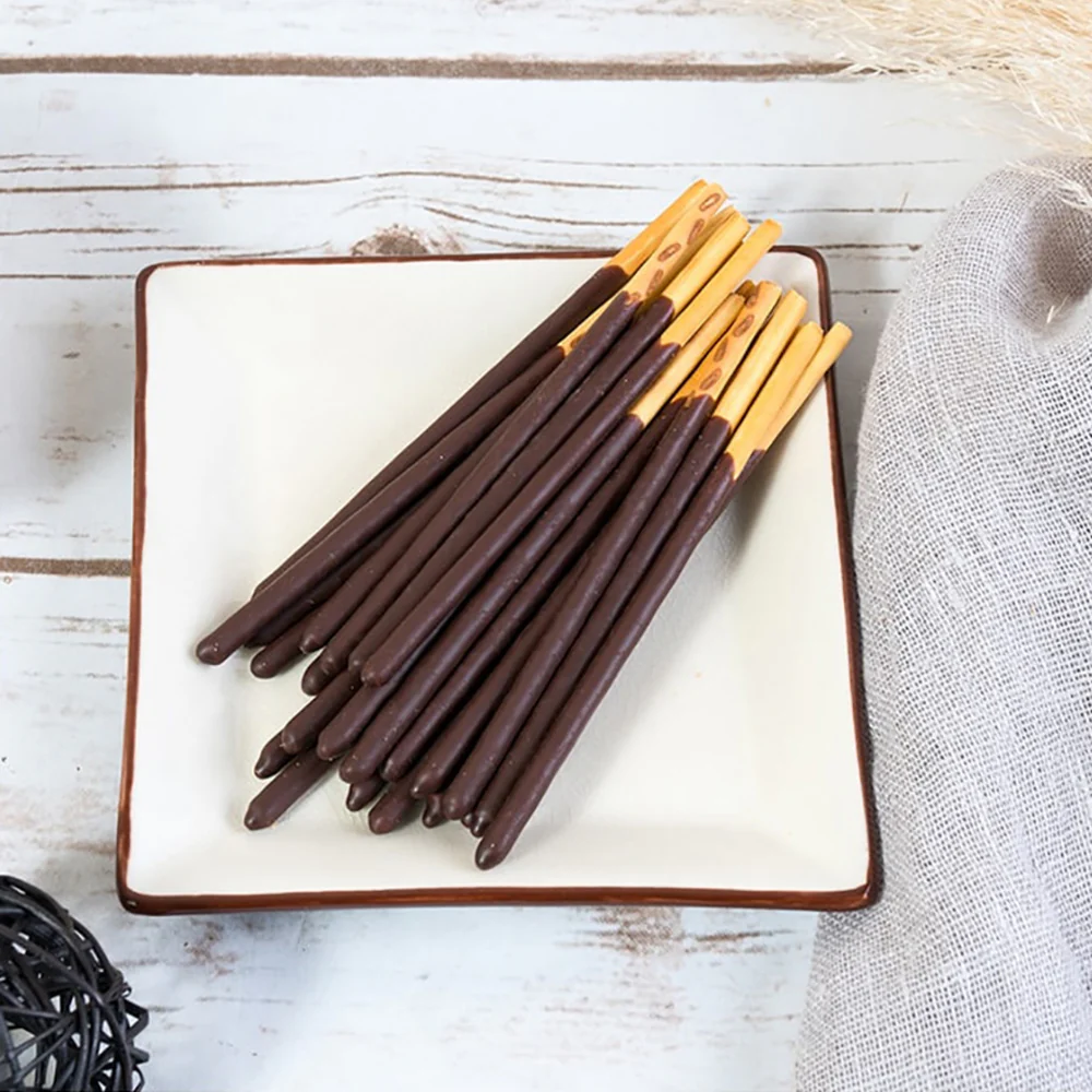 Lotte Pepero Chocolate Sticks - 47g - Image 3