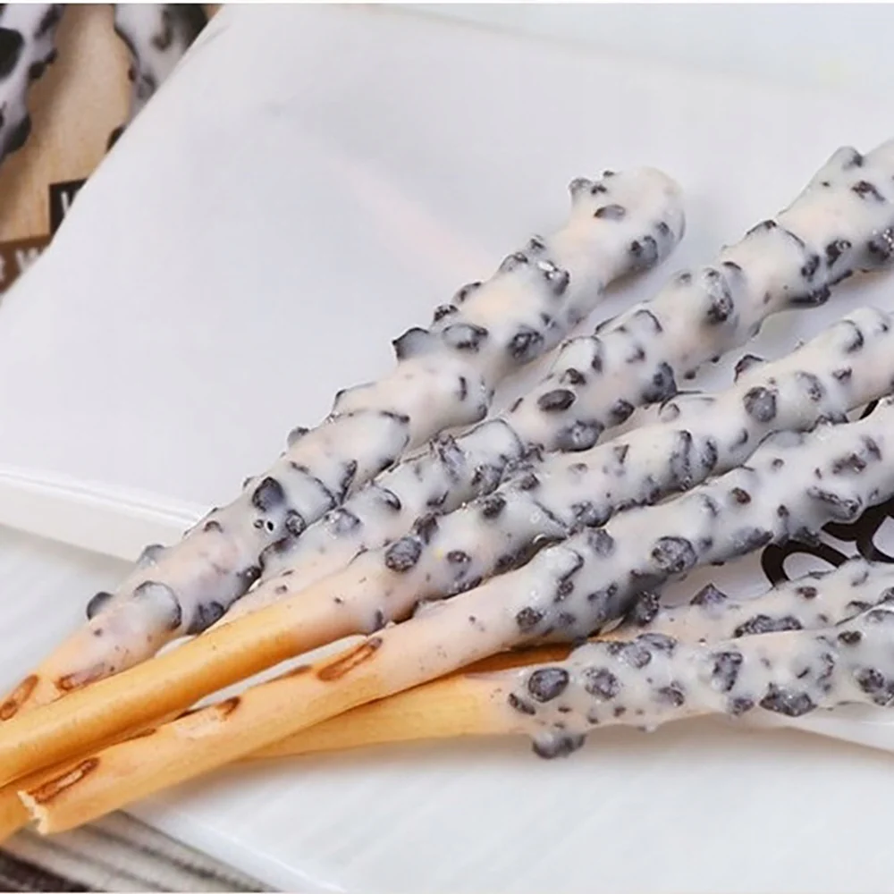 Lotte Pepero White Cookie Sticks - 32g - Image 2