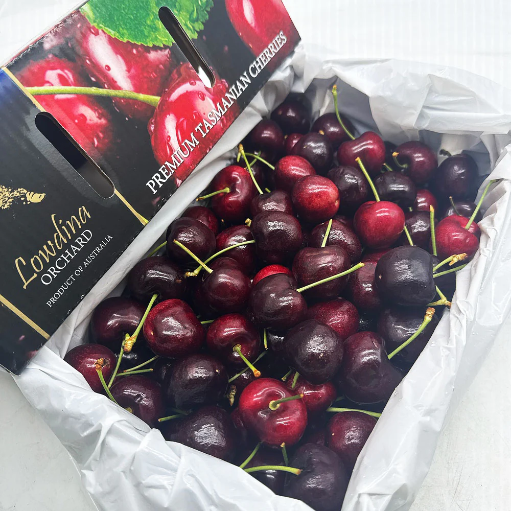 Lowdina Orchard Lapin Cherries Gift Box 32-34mm - 2kg - Image 2