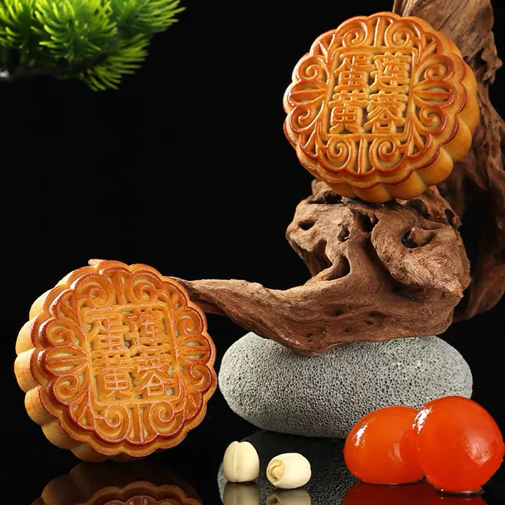 Macau Xiang Xiang Royal Abalone Mooncakes 6pcs 630g w/ Bag - Image 2
