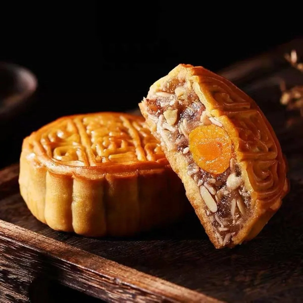 Macau Xiang Xiang Single Yolk Five Nuts Mooncakes 10pcs 720g w/ Bag - Image 2