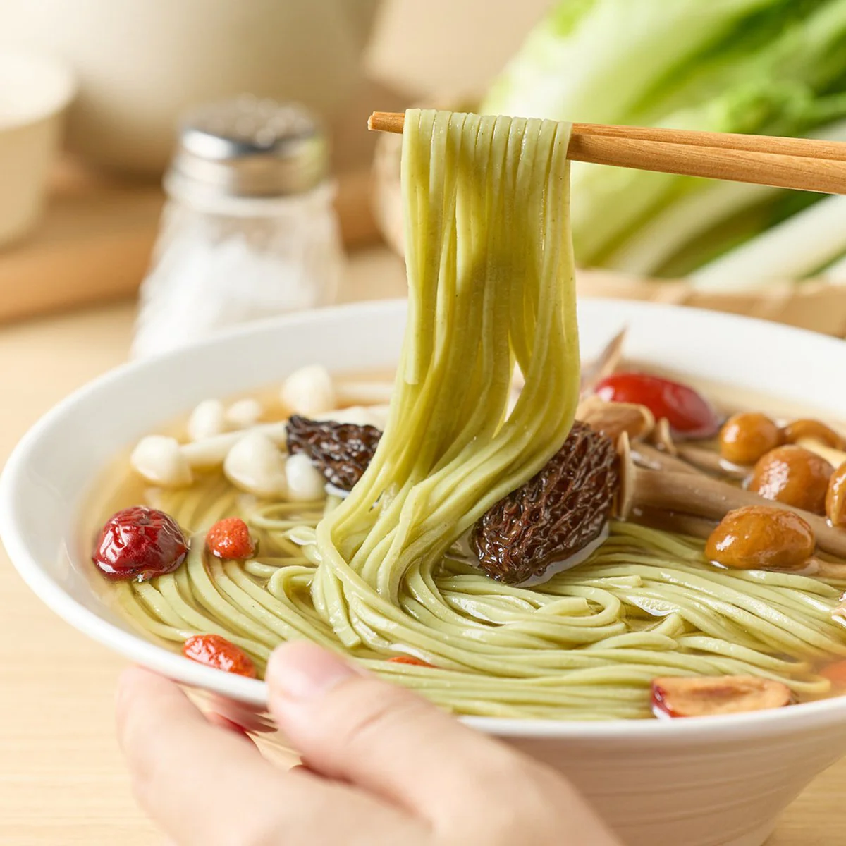 Marketside Morel Mushroom Vegetable Noodle Soup 400g – Limited Import - Image 4