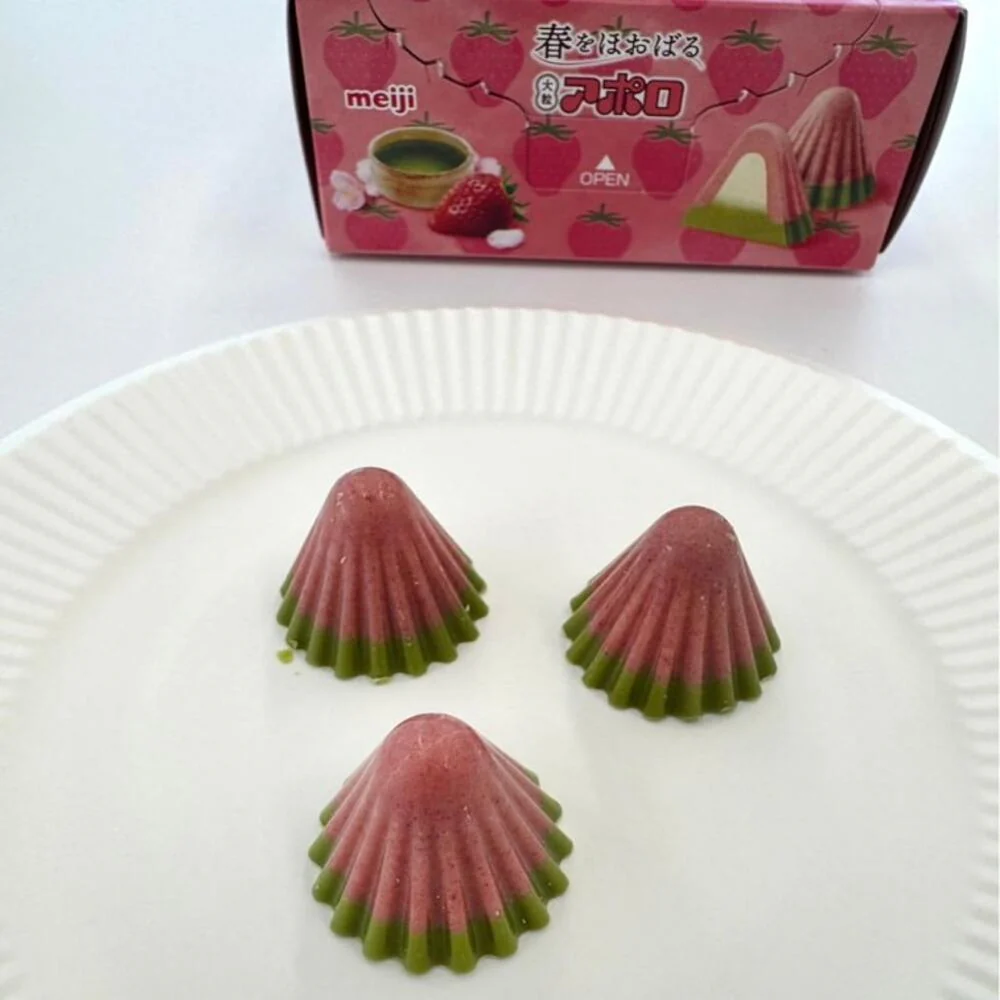 Meiji Sakura Strawberry & Matcha Chocolate - 42g - Image 3