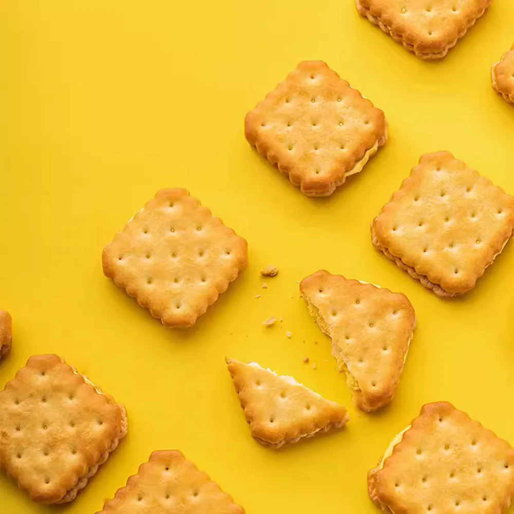 Member's Mark Cheese Sandwich Crackers - 1kg - Image 2