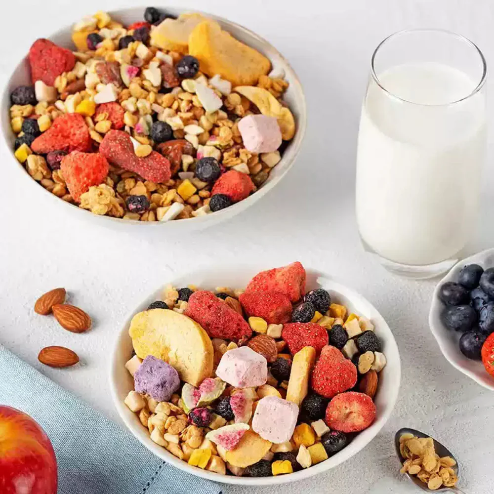 Member's Mark Granola with Fruit 1kg – Limited Import - Freeze-Dried Fruit & Yogurt Cubes - Image 2