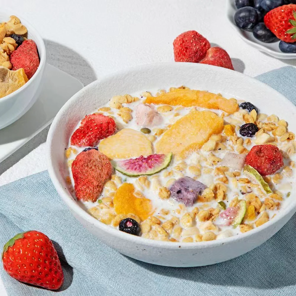 Member's Mark Granola with Fruit 1kg – Limited Import - Freeze-Dried Fruit & Yogurt Cubes - Image 3